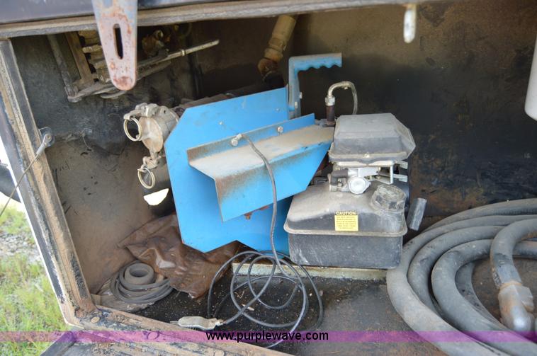 image for item I6490 1975 Trailmobile F1454CCI-4 tank trailer