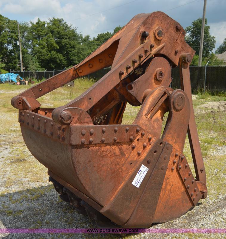 image for item I6493 Clamshell bucket