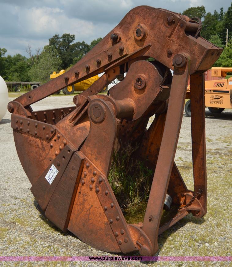 image for item I6493 Clamshell bucket