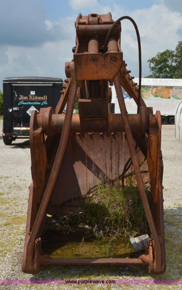 image for item I6493 Clamshell bucket