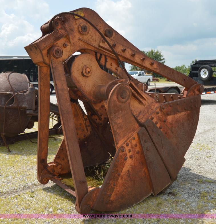 image for item I6493 Clamshell bucket