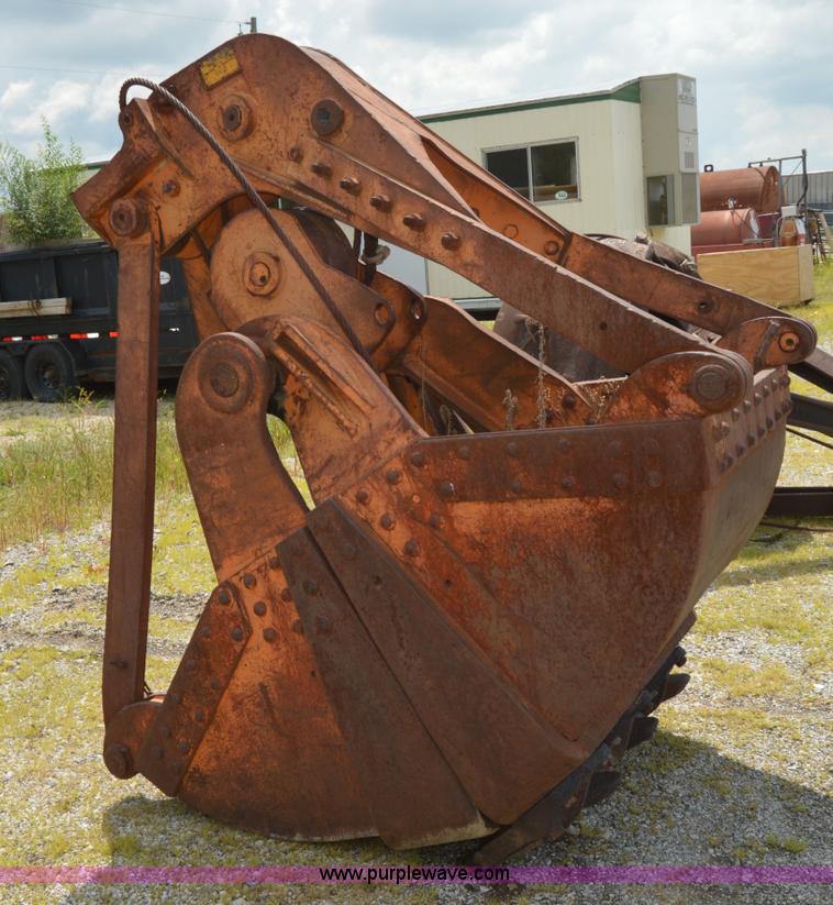 image for item I6493 Clamshell bucket