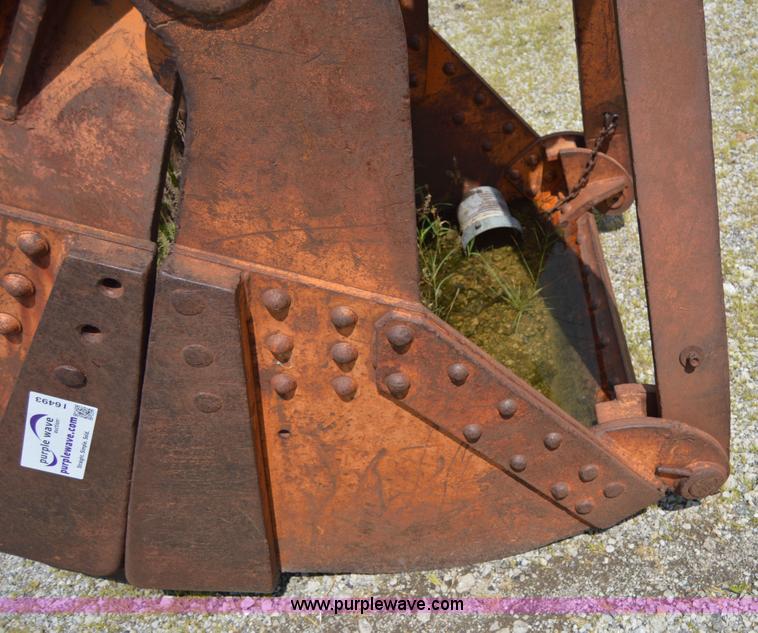 image for item I6493 Clamshell bucket