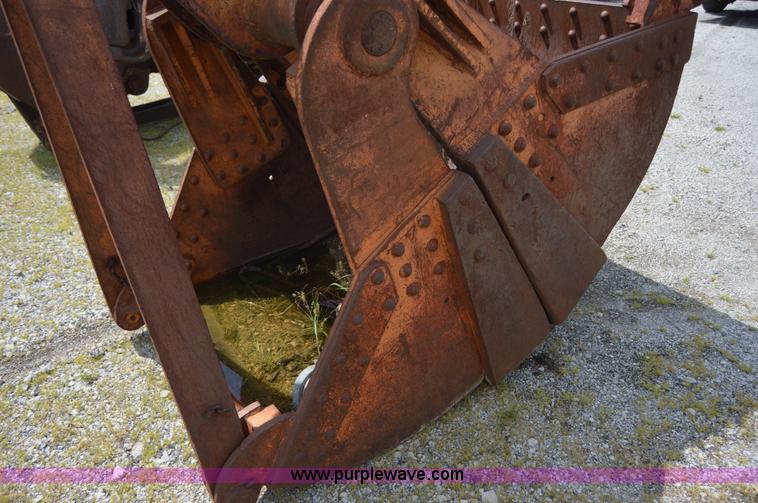 image for item I6493 Clamshell bucket