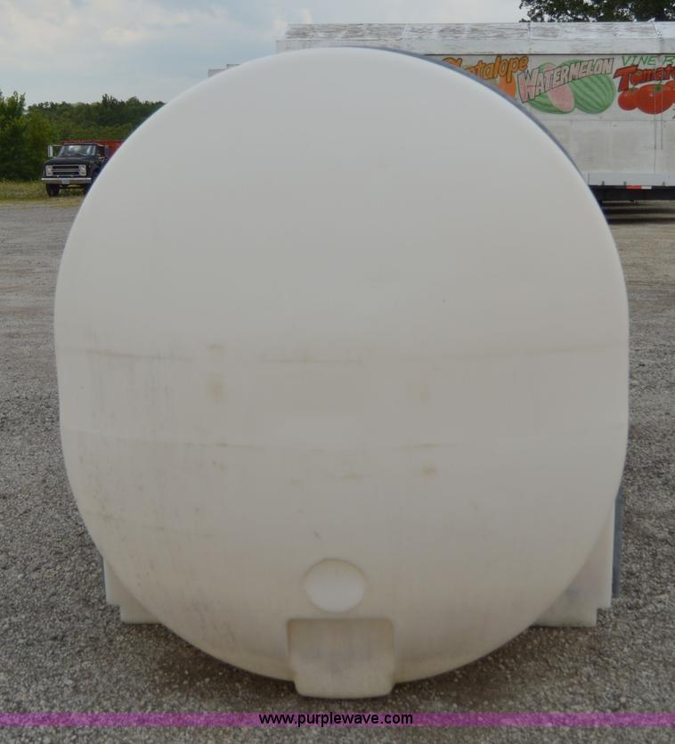 image for item I6495 1,700 gallon water tank