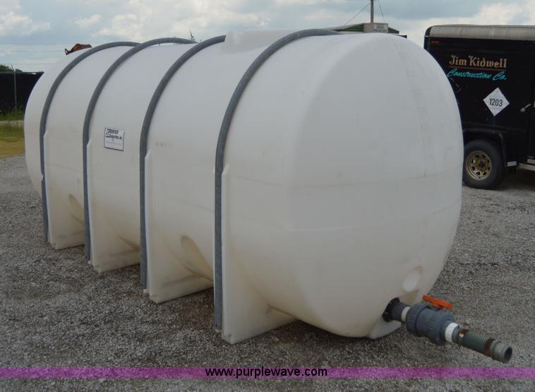 image for item I6495 1,700 gallon water tank