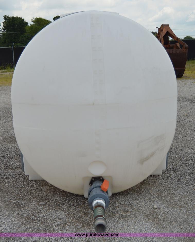 image for item I6495 1,700 gallon water tank