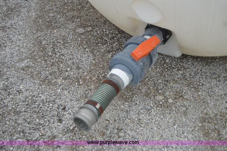 image for item I6495 1,700 gallon water tank