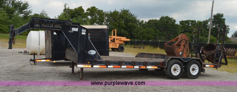 image for item I6497 2003 L&L gooseneck trailer