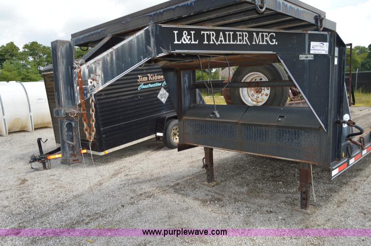 image for item I6497 2003 L&L gooseneck trailer
