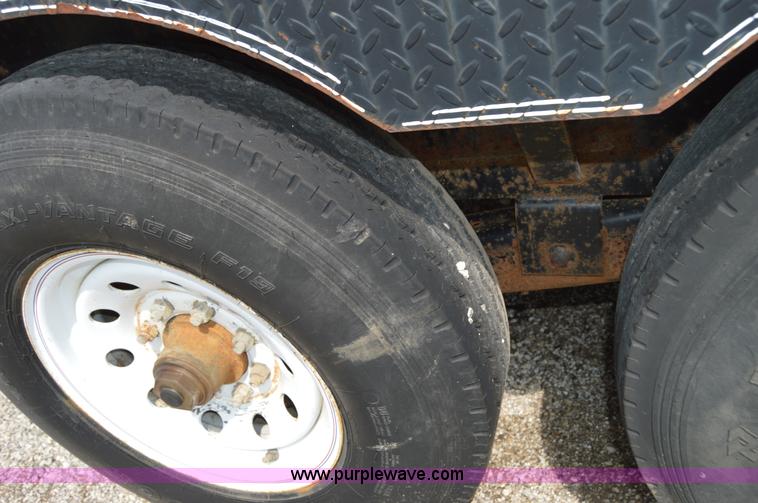 image for item I6497 2003 L&L gooseneck trailer