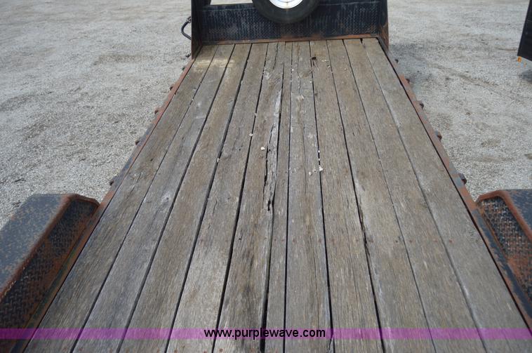 image for item I6497 2003 L&L gooseneck trailer