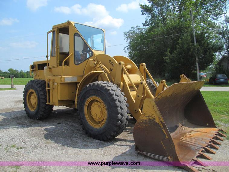 image for item I8985 1967 Caterpillar 950 articulated wheel loader