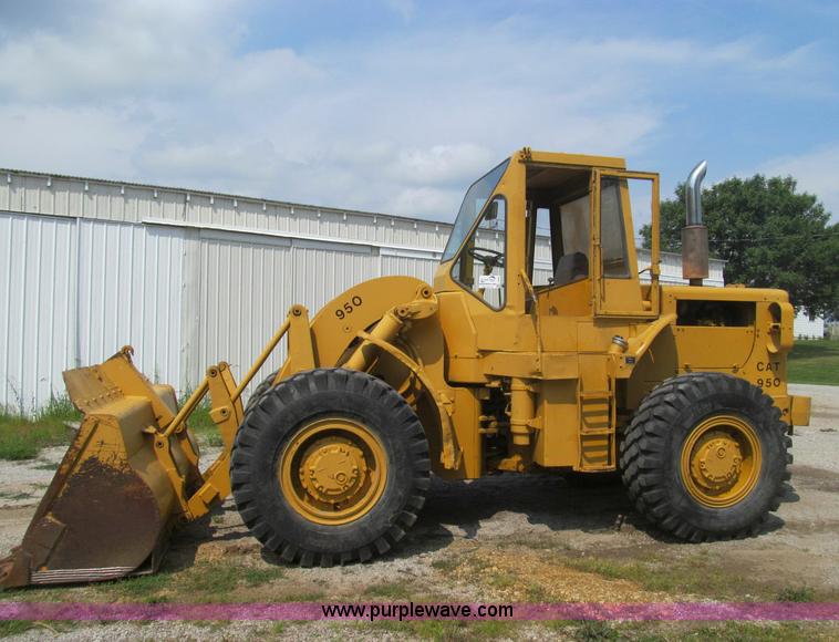 image for item I8985 1967 Caterpillar 950 articulated wheel loader