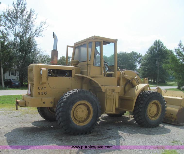 image for item I8985 1967 Caterpillar 950 articulated wheel loader
