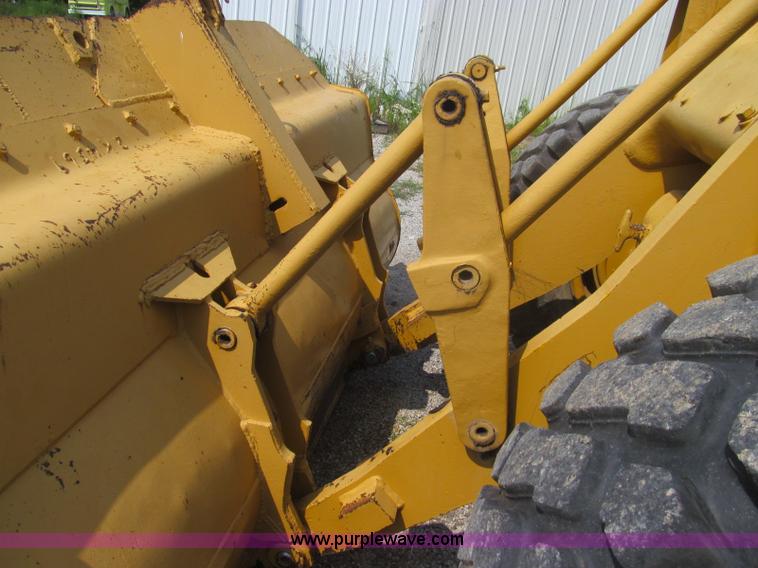 image for item I8985 1967 Caterpillar 950 articulated wheel loader