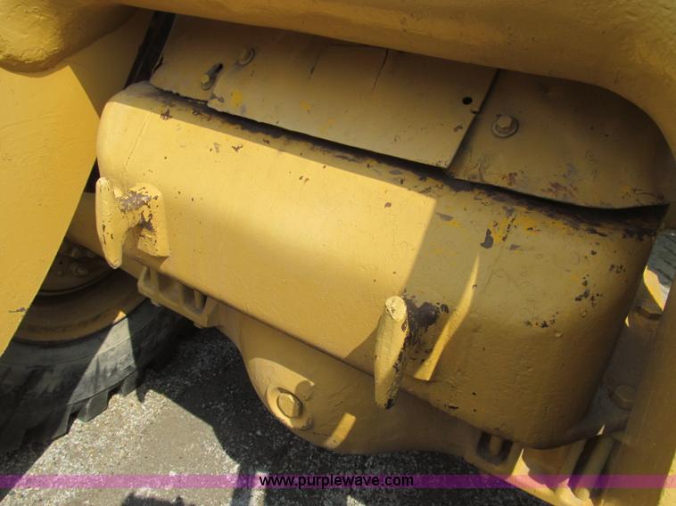 image for item I8985 1967 Caterpillar 950 articulated wheel loader