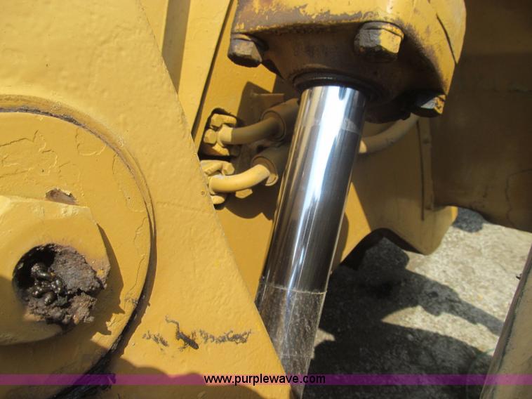 image for item I8985 1967 Caterpillar 950 articulated wheel loader