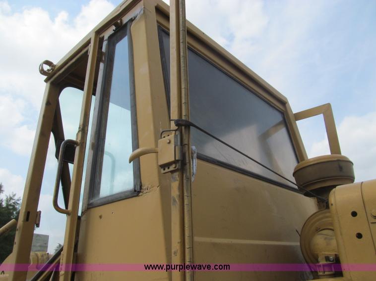 image for item I8985 1967 Caterpillar 950 articulated wheel loader