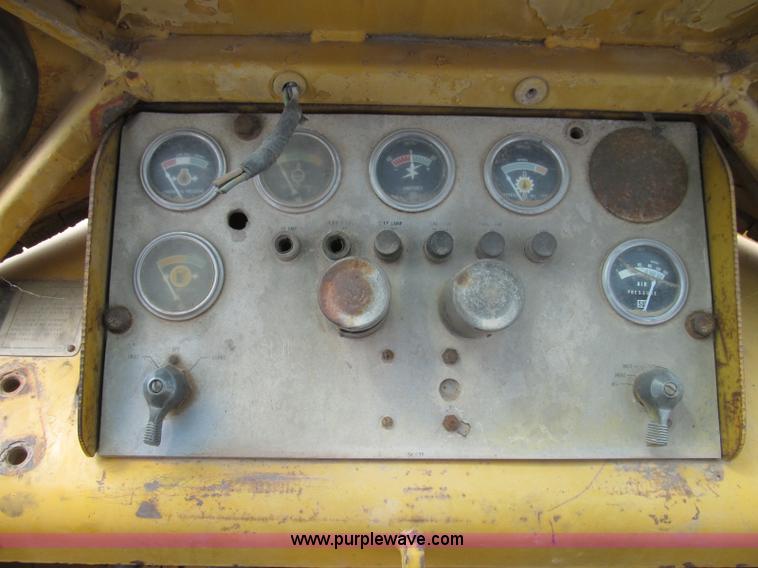 image for item I8985 1967 Caterpillar 950 articulated wheel loader