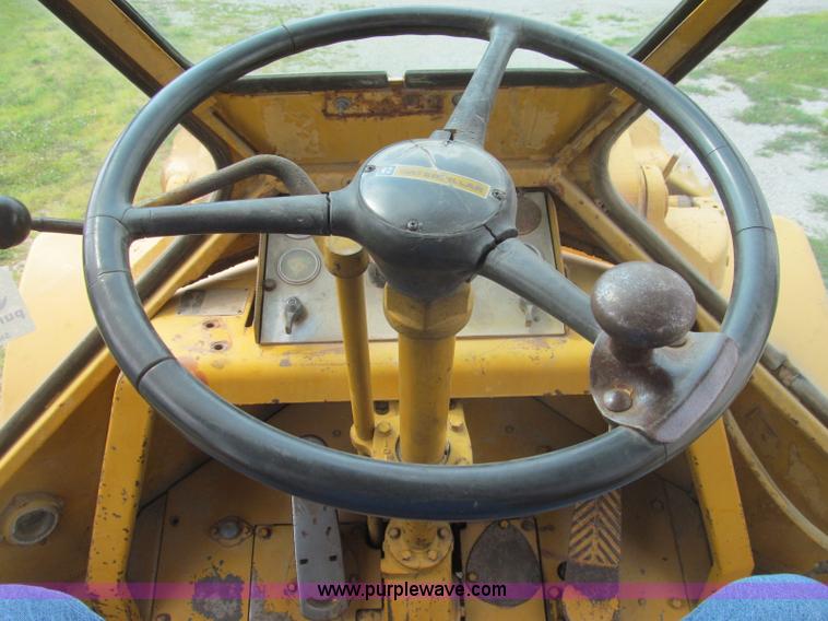 image for item I8985 1967 Caterpillar 950 articulated wheel loader