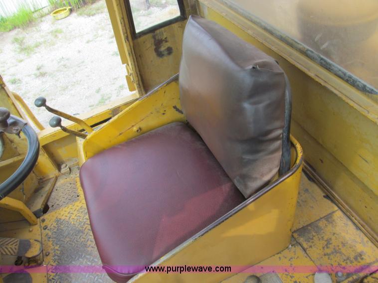 image for item I8985 1967 Caterpillar 950 articulated wheel loader