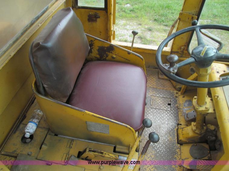 image for item I8985 1967 Caterpillar 950 articulated wheel loader