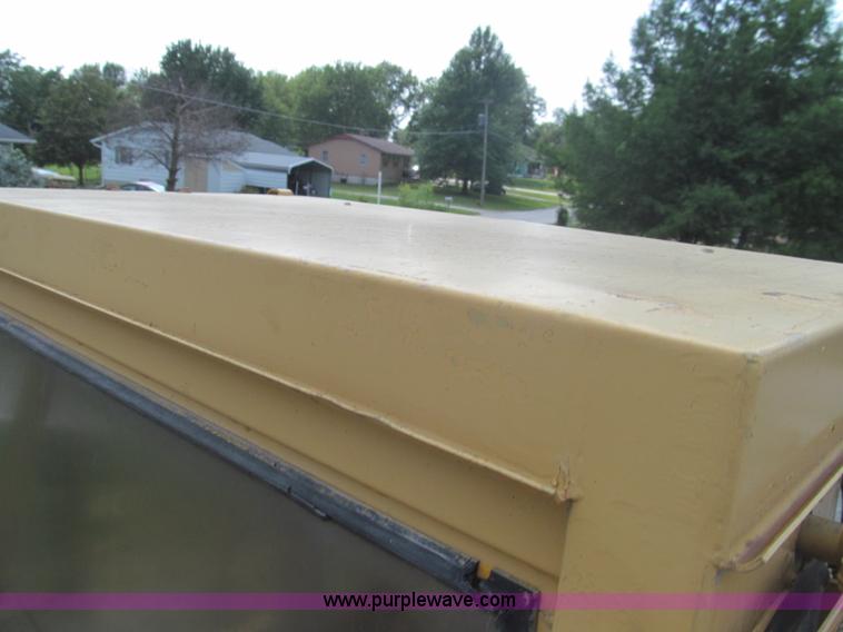 image for item I8985 1967 Caterpillar 950 articulated wheel loader