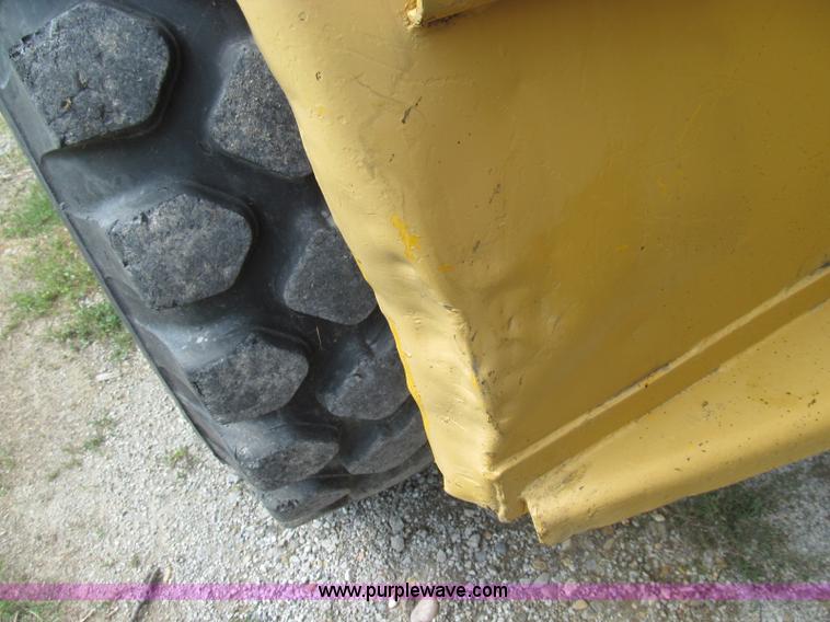 image for item I8985 1967 Caterpillar 950 articulated wheel loader
