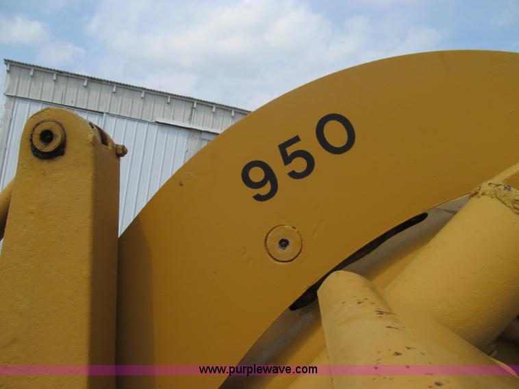 image for item I8985 1967 Caterpillar 950 articulated wheel loader