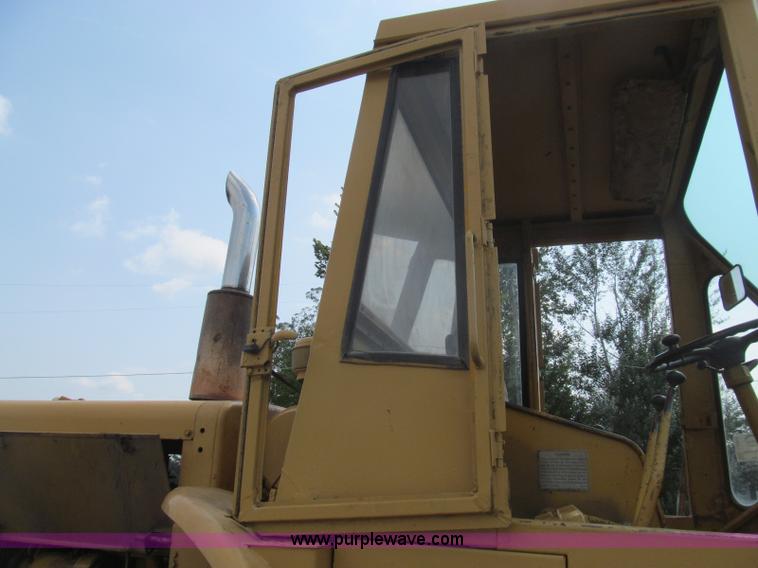 image for item I8985 1967 Caterpillar 950 articulated wheel loader