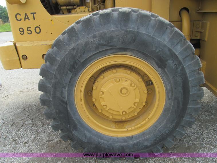 image for item I8985 1967 Caterpillar 950 articulated wheel loader