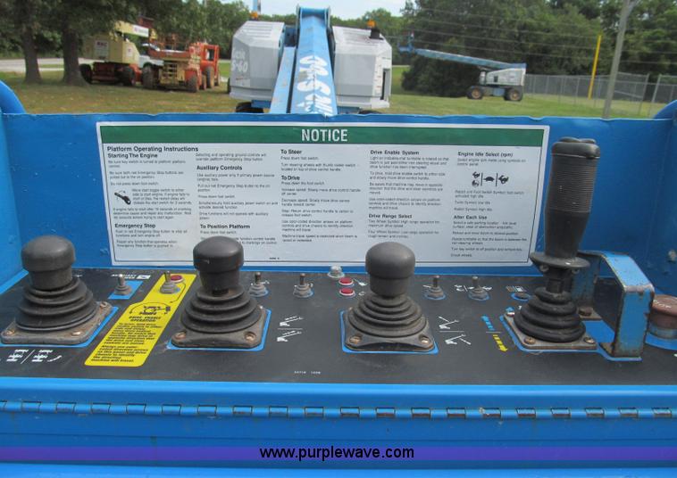 image for item I8993 1994 Genie S-60 boom lift