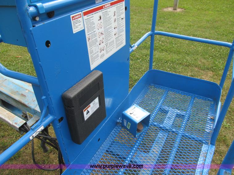 image for item I8993 1994 Genie S-60 boom lift