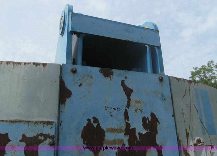 image for item I8993 1994 Genie S-60 boom lift