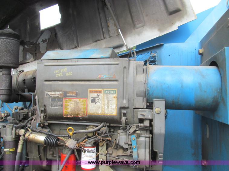 image for item I8993 1994 Genie S-60 boom lift