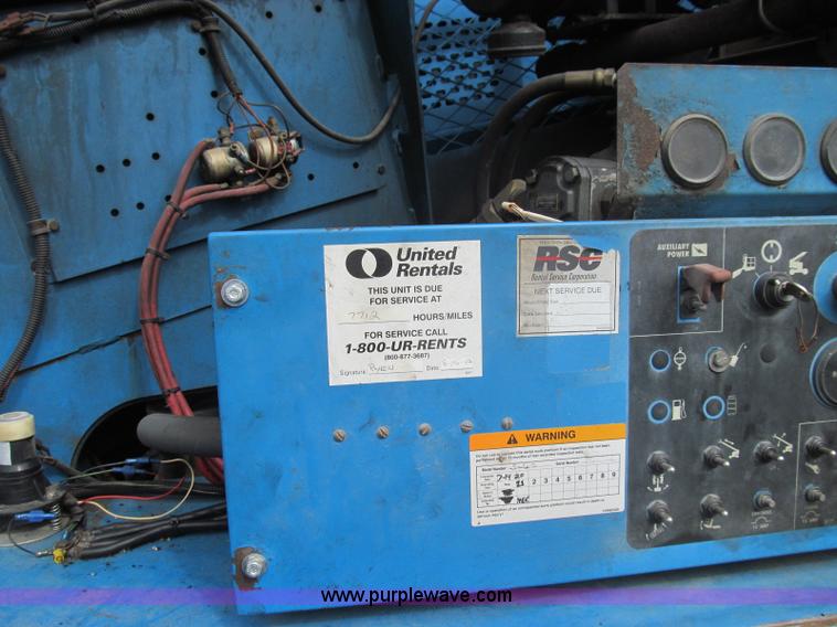 image for item I8993 1994 Genie S-60 boom lift