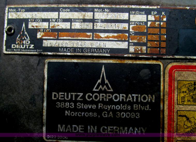 image for item I8993 1994 Genie S-60 boom lift