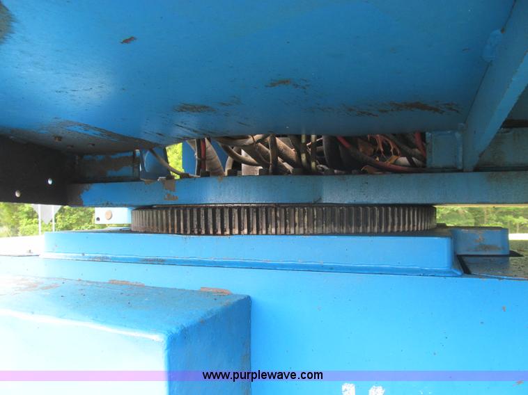 image for item I8993 1994 Genie S-60 boom lift