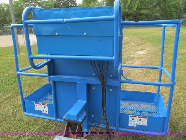 image for item I8993 1994 Genie S-60 boom lift
