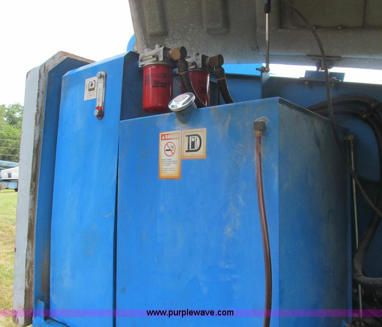 image for item I8993 1994 Genie S-60 boom lift