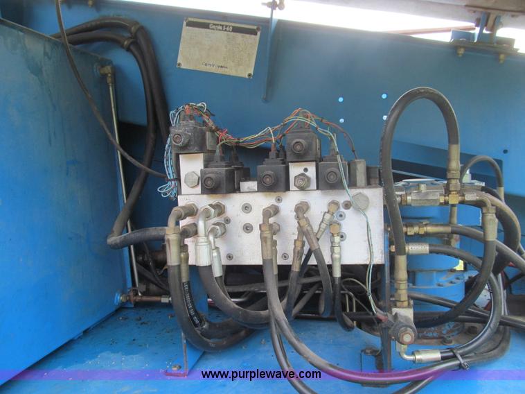 image for item I8993 1994 Genie S-60 boom lift