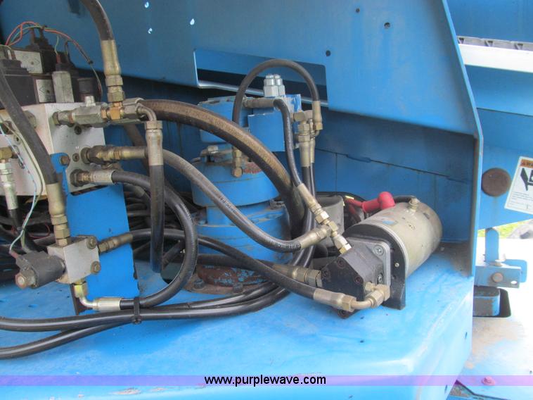 image for item I8993 1994 Genie S-60 boom lift