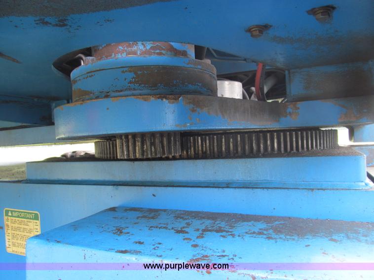 image for item I8993 1994 Genie S-60 boom lift