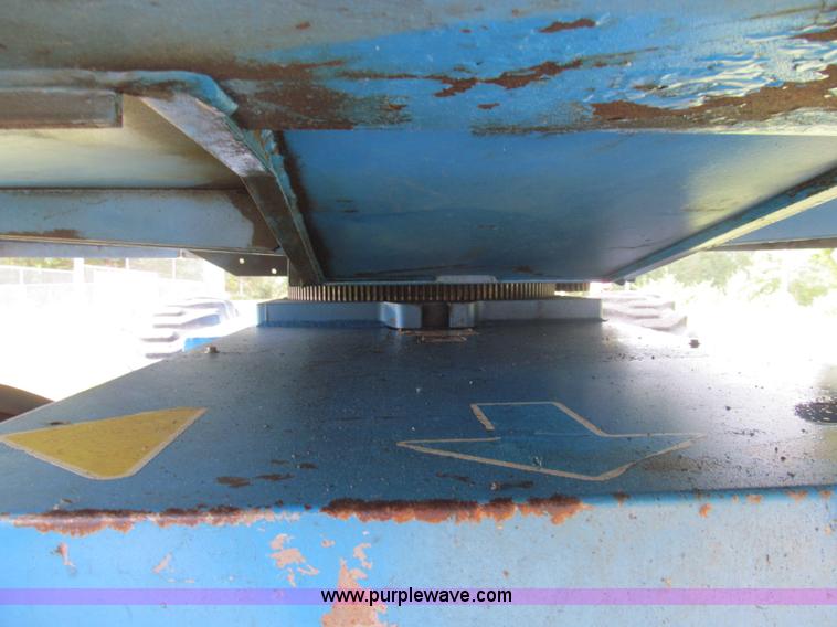 image for item I8993 1994 Genie S-60 boom lift