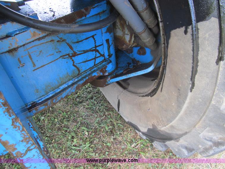 image for item I8993 1994 Genie S-60 boom lift