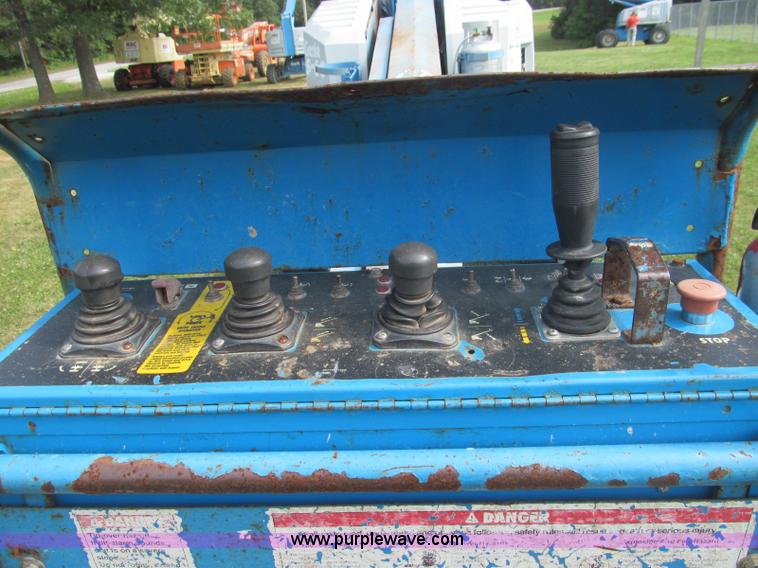 image for item I8994 1992 Genie S-60 boom lift