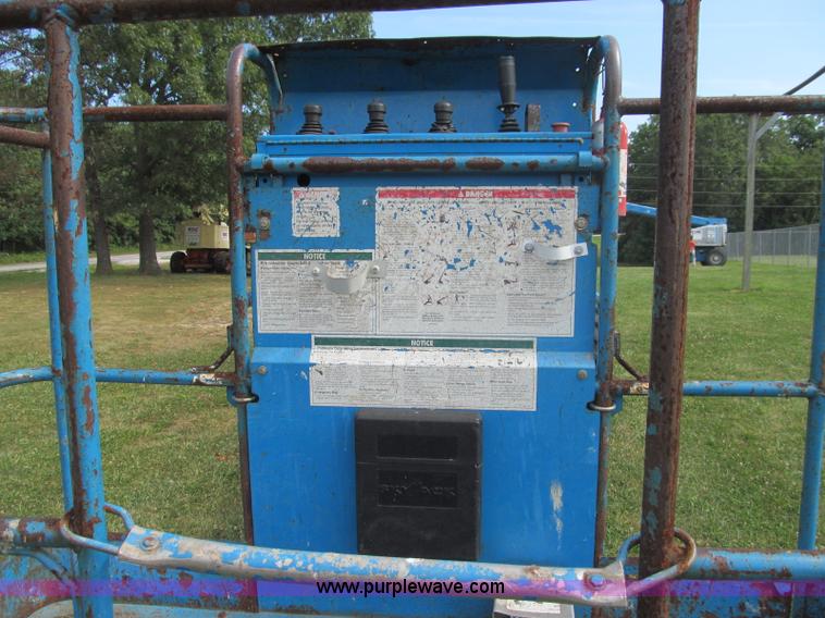 image for item I8994 1992 Genie S-60 boom lift