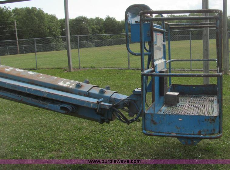 image for item I8994 1992 Genie S-60 boom lift