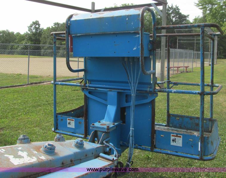 image for item I8994 1992 Genie S-60 boom lift